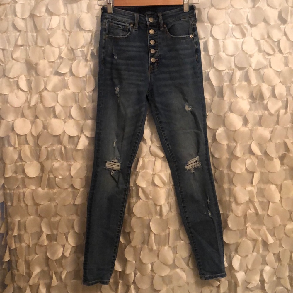 high rise ripped jeans!!